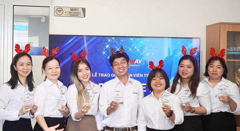 Headway JSC To Award "Golden Bee " Prize To Its Best Employees In The Fourth Quarter Of 2023