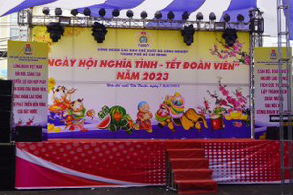 Headway JSC joining the 0-dong clothing stand at the gratitude festival, Tan Thuan export processing zone, district 7.