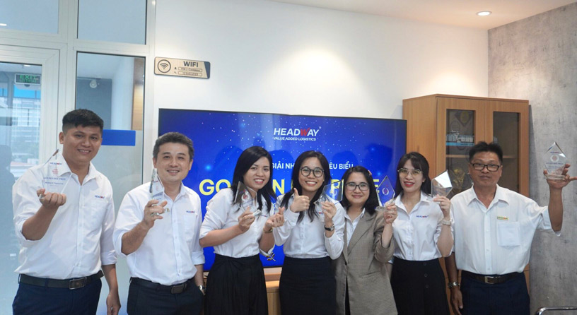 Headway JSC Awards Outstanding Employees - Golden Bee Prize For The Third Quarter Of 2023
